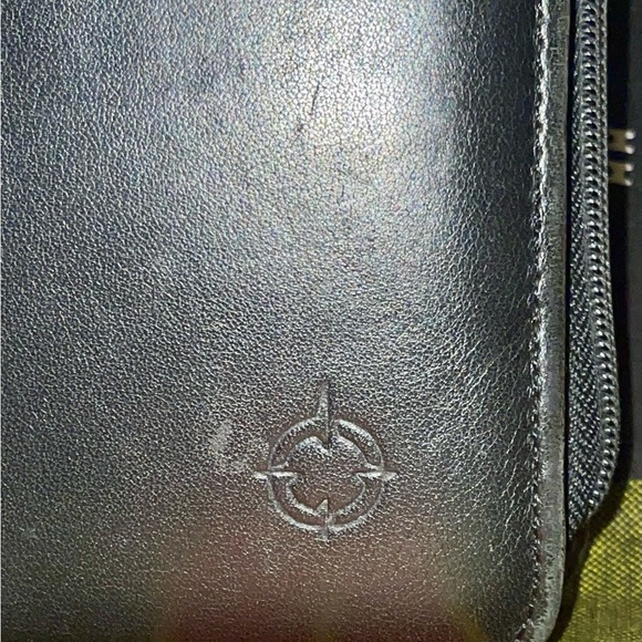 Franklin Covey Black Leather Compact Binder Only - Picture 3 of 16